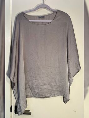 Relaxed Scoop Neck Tunic in Light Gray by